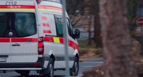 Imcdb Org Volkswagen Crafter Rtw Ambulanz Mobile Delfis I Typ