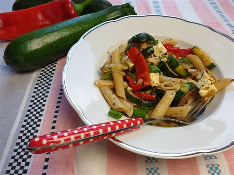 Courgette Met Paprika Feta En Pasta Kievit