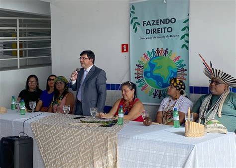 Juiz do TJPB promove palestra em escola indígena para alertar