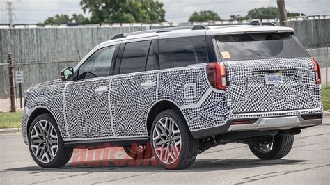 2025 Ford Expedition Spy Photos Reveal Major Exterior Overhaul Autoblog