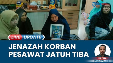 Isak Tangis Keluarga Menyelimuti Saat Jenazah Deni Korban Pesawat Jatuh