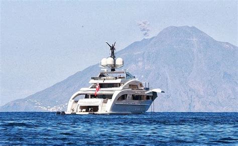 Retro Bikini Beyonce Knowles Strips Into A Red Bikini As She Celebrates Her Th Birthday In