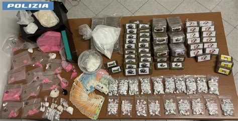 Sequestrati Oltre 12 Kg Di Droga E 5 640 Euro Due Arresti A Roma Per