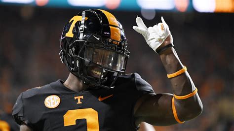 First College Football Playoff Top 25 Rankings Of 2022 Revealed Iheart