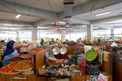 relokasi pedagang pasar sentral antara foto