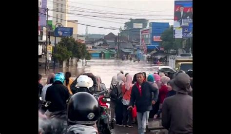 Banjir Bandung Rendam Ratusan Rumah Warga Ketinggian Air Hingga 2 Meter