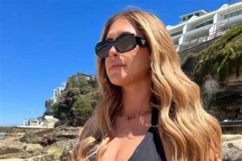 Body Positive Babe Shows Off Curves And Cellulite In Stunning Bikini