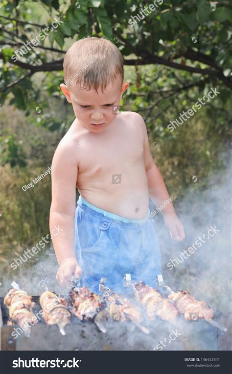 Young Shirtless Boy Cooking Barbecue Standing库存照片146442341 Shutterstock