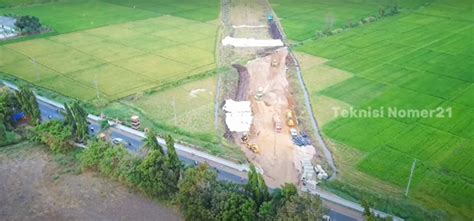 Gerbang Tol Kraksaan Di Jalan Tol Probolinggo Banyuwangi Kembali Dikerjakan