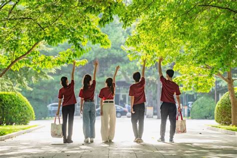 靠近优秀的人，你也会变得更优秀——人大女王金融硕士项目期待你的蜕变 哔哩哔哩