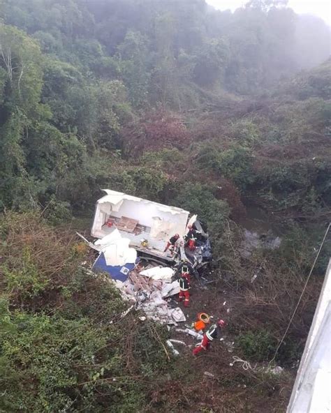 Caminh O Cai De Ponte E Homem Fica Gravemente Ferido Em S O Sebasti O