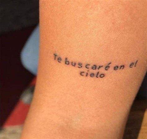 Tatuagem Entre Os Seios 50 Ideias Tops Tatuajes Discretos Tatuajes