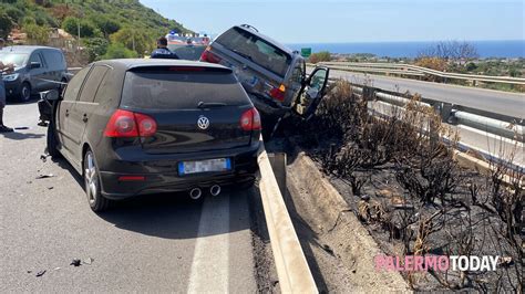 Incidente In Autostrada A Terrasini Scontro Tra Due Auto E Tre Feriti