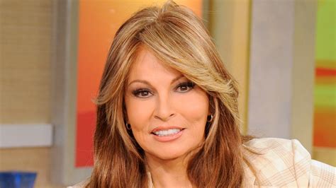 Raquel Welch Actress And Sex Symbol Dead At 82 Hot Gossip