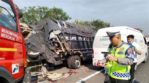 Kronologi Kecelakaan Maut Truk Tangki Pertamina Tabrak Truk Kayu Di Tol