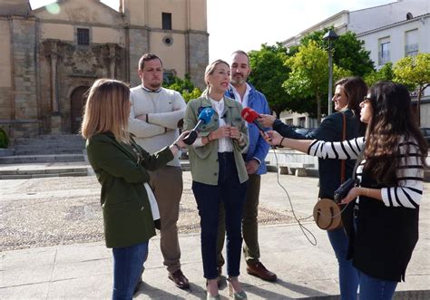 María Guardiola califica de falta de respeto que Sánchez viaje en