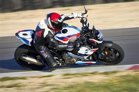 Nouveau Une BMW Naked M1000R Sur Le Pied De Guerre Et La BMW M1000RR