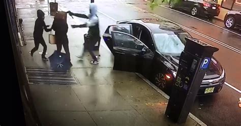 Caught On Video Woman Jumped Robbed At Gunpoint In Newark Cbs New York