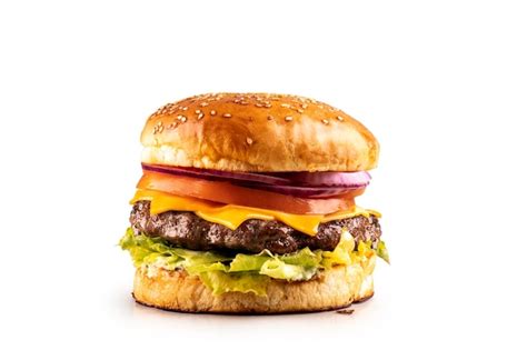 Hamburger au fromage cheddar tomate laitue et oignon rouge isolé sur