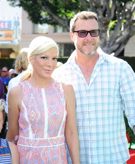 Photo Tori Spelling et son mari Dean McDermott à la première du film