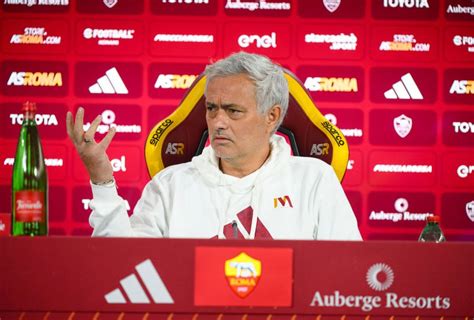 Trigoria La Conferenza Stampa Di Mourinho Prima Di Juventus Roma