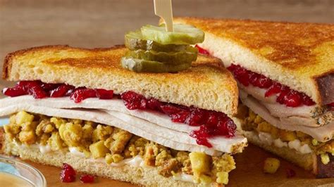 Hearty Thanksgiving Sandwiches : Thanksgiving Turkey Sandwich