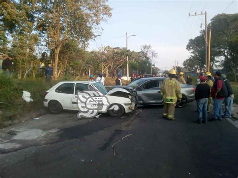 Choque entre dos vehículos en la carretera Córdoba Chocamán deja 4