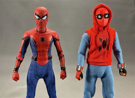 A Review Of Two Figures From Marvel S Spider Man Homecoming From Mezco