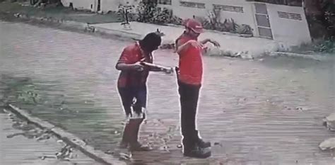 Video Brutal Asalto A Trabajadores De Una Telefon A A Plena Luz Del D A