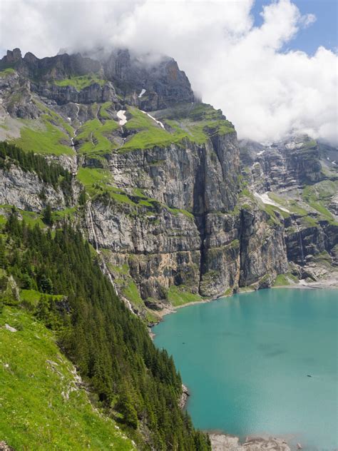 Oeschinensee In Der Schweiz Einer Der Schönsten Bergseen In Europa