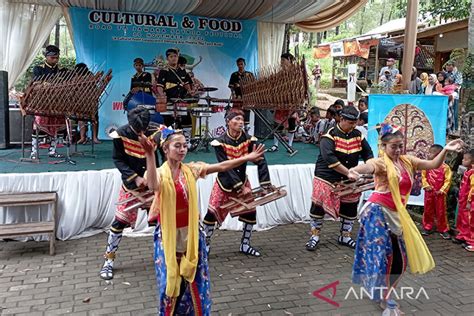 Festival Jawara Satria Wujud Kolaborasi Seni Budaya Banyumas Subang