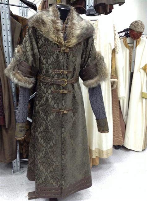 Для кино. | Coat, Fashion, Fur coat