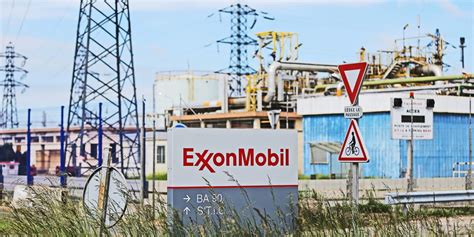 Exxon Mobil Stock Is Falling Despite Earnings That Beat Expectations ...