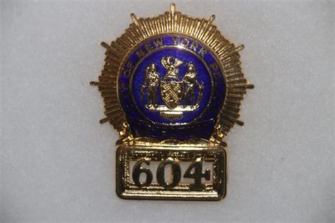 SUPERB FULL SIZE NYPD NEW YORK POLICE BADGE FILM PROP 604 - AB Insignia