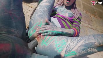 Chica tatuada con piercing en el coño follada ANAL al aire libre XVIDEOS