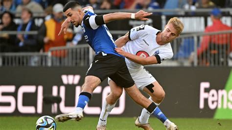 Bielefeld dreht Spiel gegen Mannheim Fußball Sport WDR