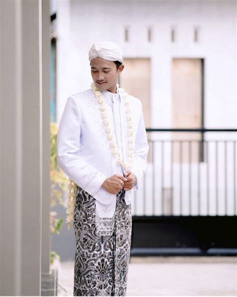 Pin Oleh Bagus Kenthut Di Pose Pengantin Pria Gaya Pengantin Pria Pose Pengantin Pria