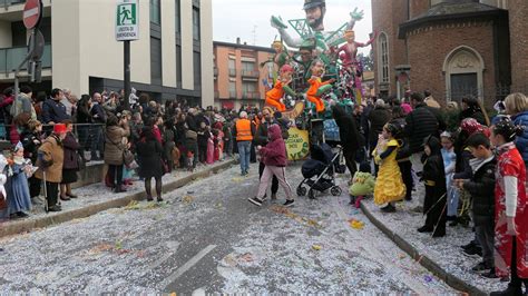 Carnevale A Cant C Poco Da Scherzare Attesa Per Spettatori E Sfilate