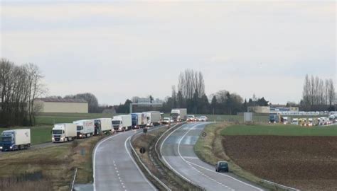 Cortes de carreteras y desvíos en el departamento francés de Sena y