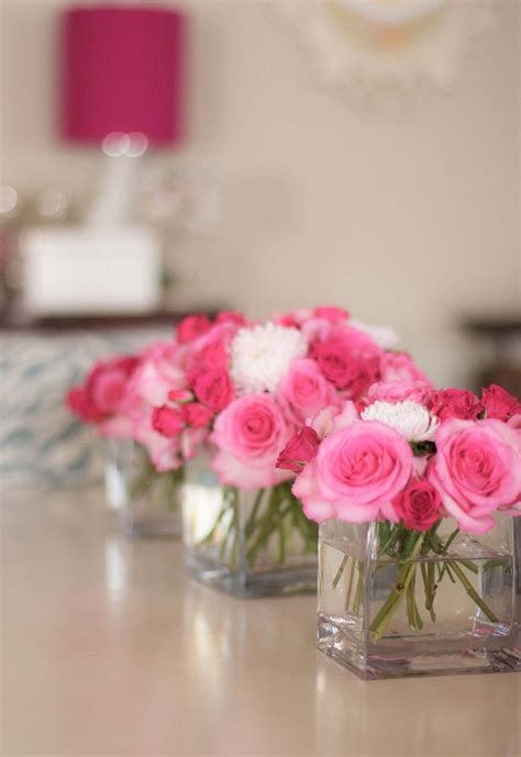 Red And Pink Flowers Centerpieces Idea For Wedding In February