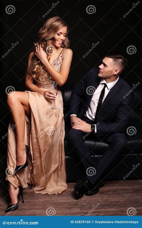 Histoire D Amour Beaux Couples Sexy Femme Blonde Magnifique Et Homme Bel Photo Stock Image Du