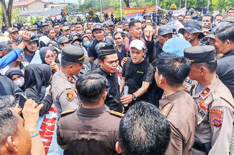 Aliansi Masyarakat Sikabau Peduli Gelar Unjuk Rasa Aksi Damai Harian