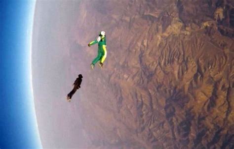 Luke Aikins Makes First Jump In History From 7 620m Without Parachute