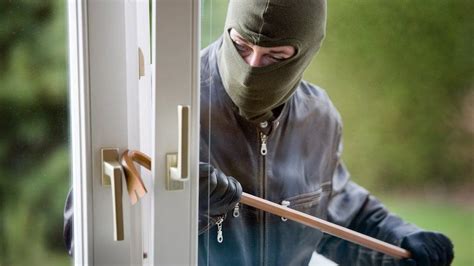 Police Warn To Stay Vigilant After Somerset Burglaries Bbc News