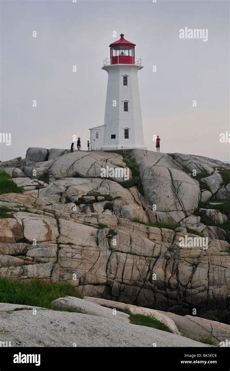 Lighthouse At The Coast Peggy S Cove Lighthouse Peggy S Cove Nova