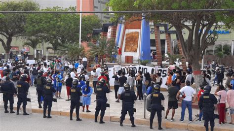 Defensoría Del Pueblo Brinda Atención A Participantes De Manifestaciones Radio Nacional