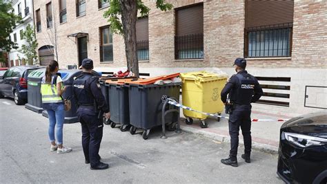 Troben Un Nen De Tres Mesos Mort Dins D Una Bossa De Supermercat Entre