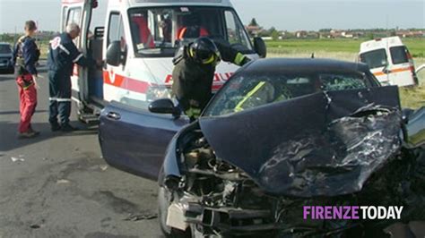 Incidente Sull A1 Muoiono Padre E Figlio E Caccia A Pirata Della Strada