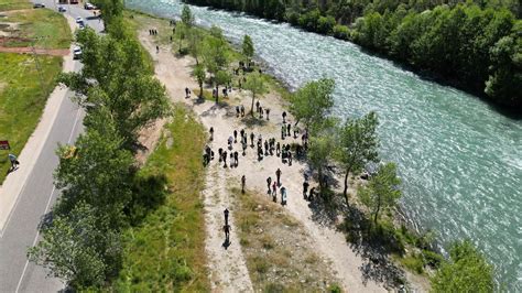 Tunceli Valisi ile bin yurttaş Munzur Vadisi Milli Parkı nda çöp topladı