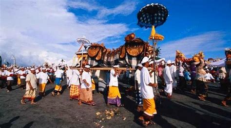 Adat Istiadat Pengertian Jenis Unsur Dan Contoh Agrotek Id Riset